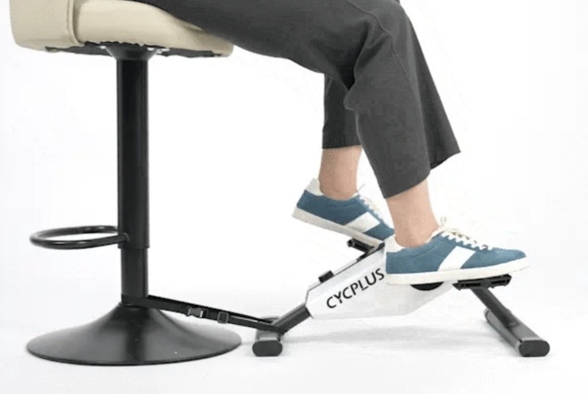 cycling-while-seated-cycplus-mini-pedal-exerciser