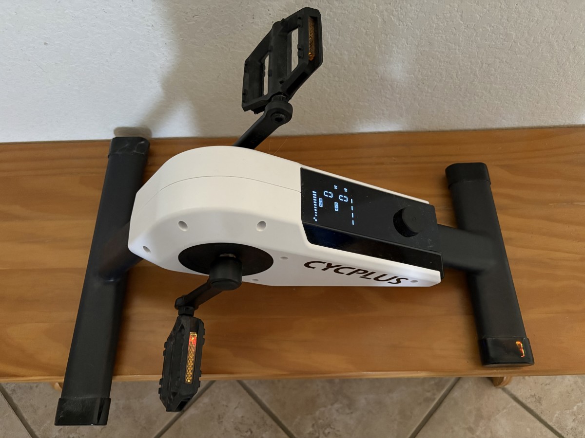 cycling-while-seated-cycplus-mini-pedal-exerciser