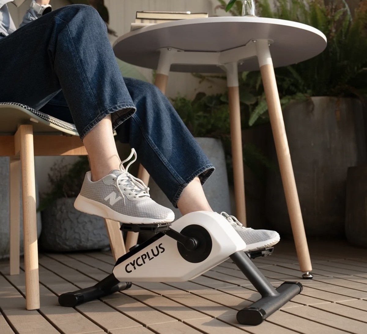 cycling-while-seated-cycplus-mini-pedal-exerciser