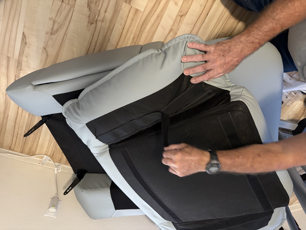 swivel-rock-and-relax-in-flexspots-lotus-swivel-rocker-recliner