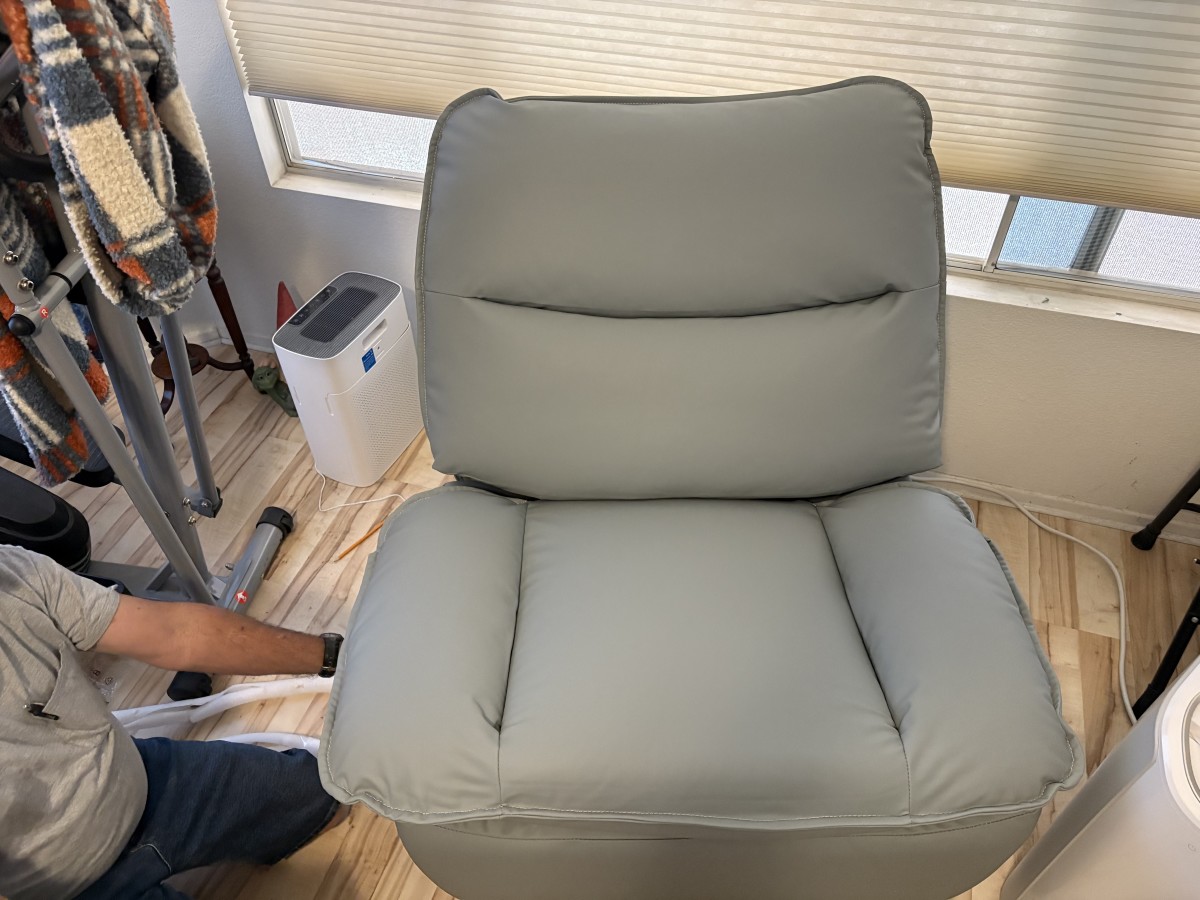 swivel-rock-and-relax-in-flexspots-lotus-swivel-rocker-recliner