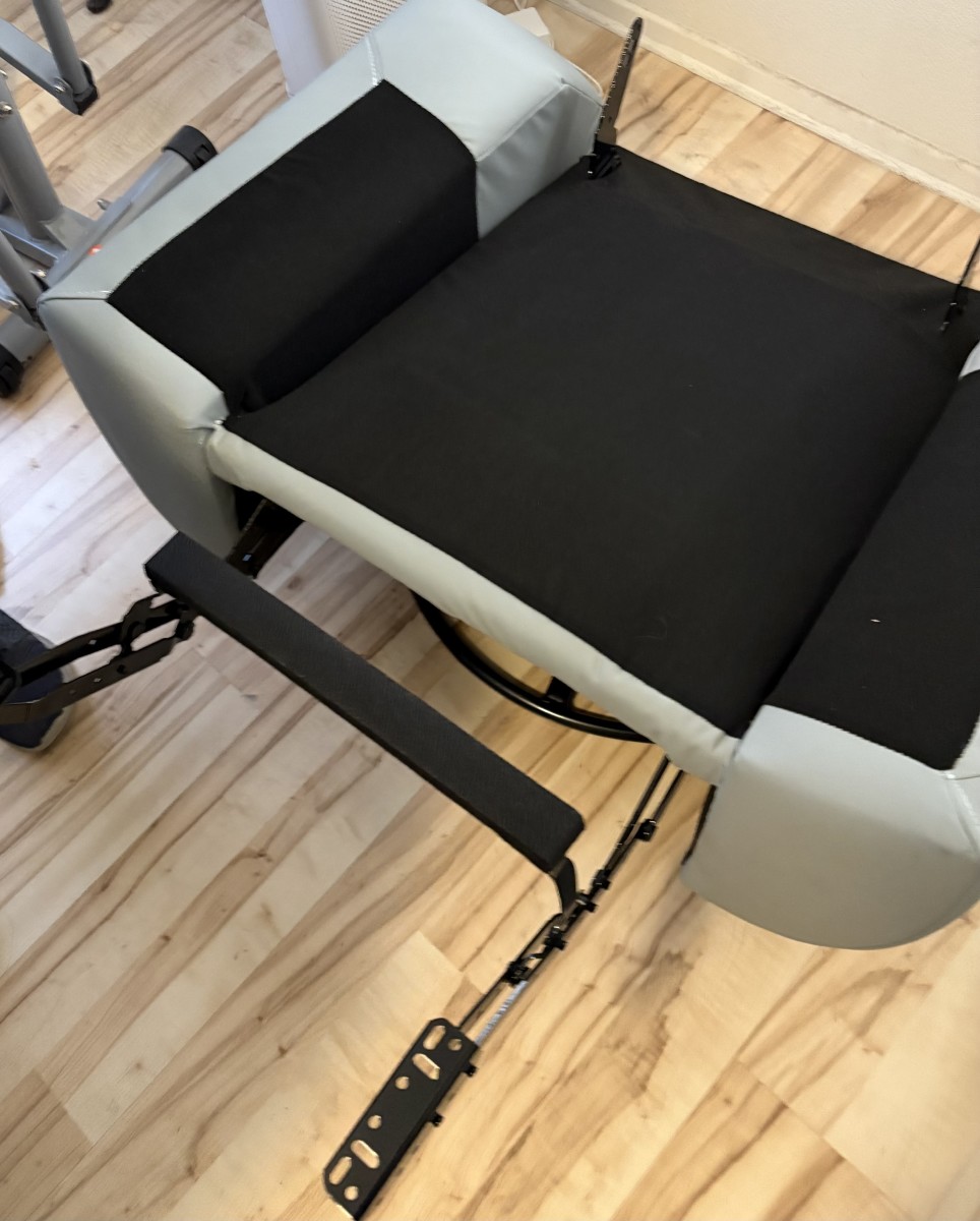 swivel-rock-and-relax-in-flexspots-lotus-swivel-rocker-recliner