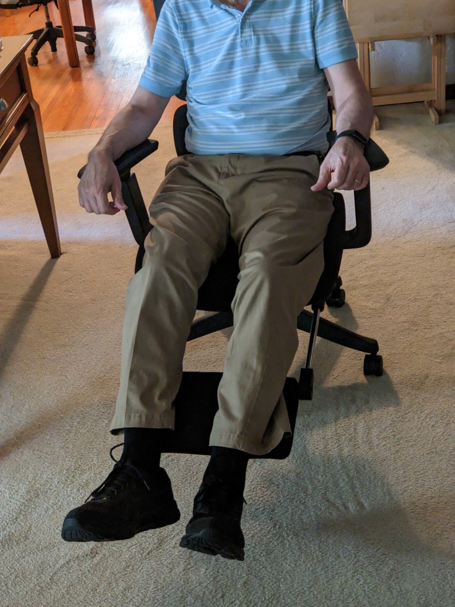 the-c7-ergonomic-chair-black-with-footrest-is-comfortable-and-clever