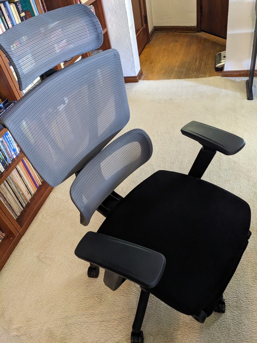the-c7-ergonomic-chair-black-with-footrest-is-comfortable-and-clever
