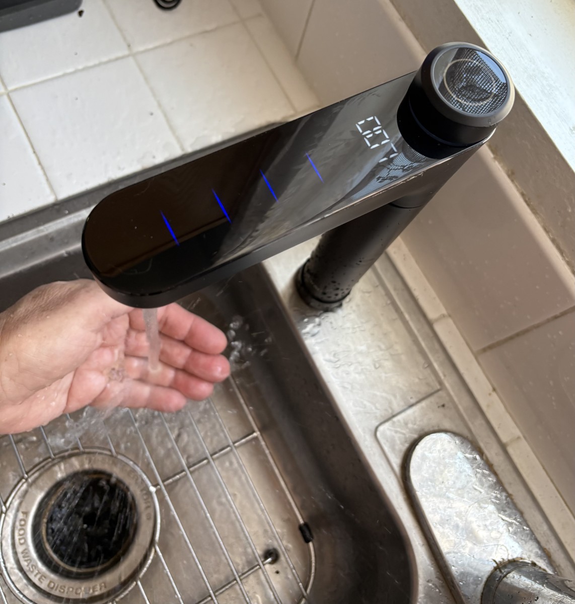 waterdrops-x16-reverse-osmosis-water-filtration-system-will-let-lets-you-drink-freely